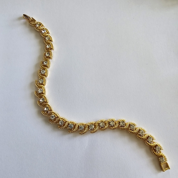 Vintage bracelet clear rhinestones Gold tone tennis elegant classic diamante - Picture 6 of 9